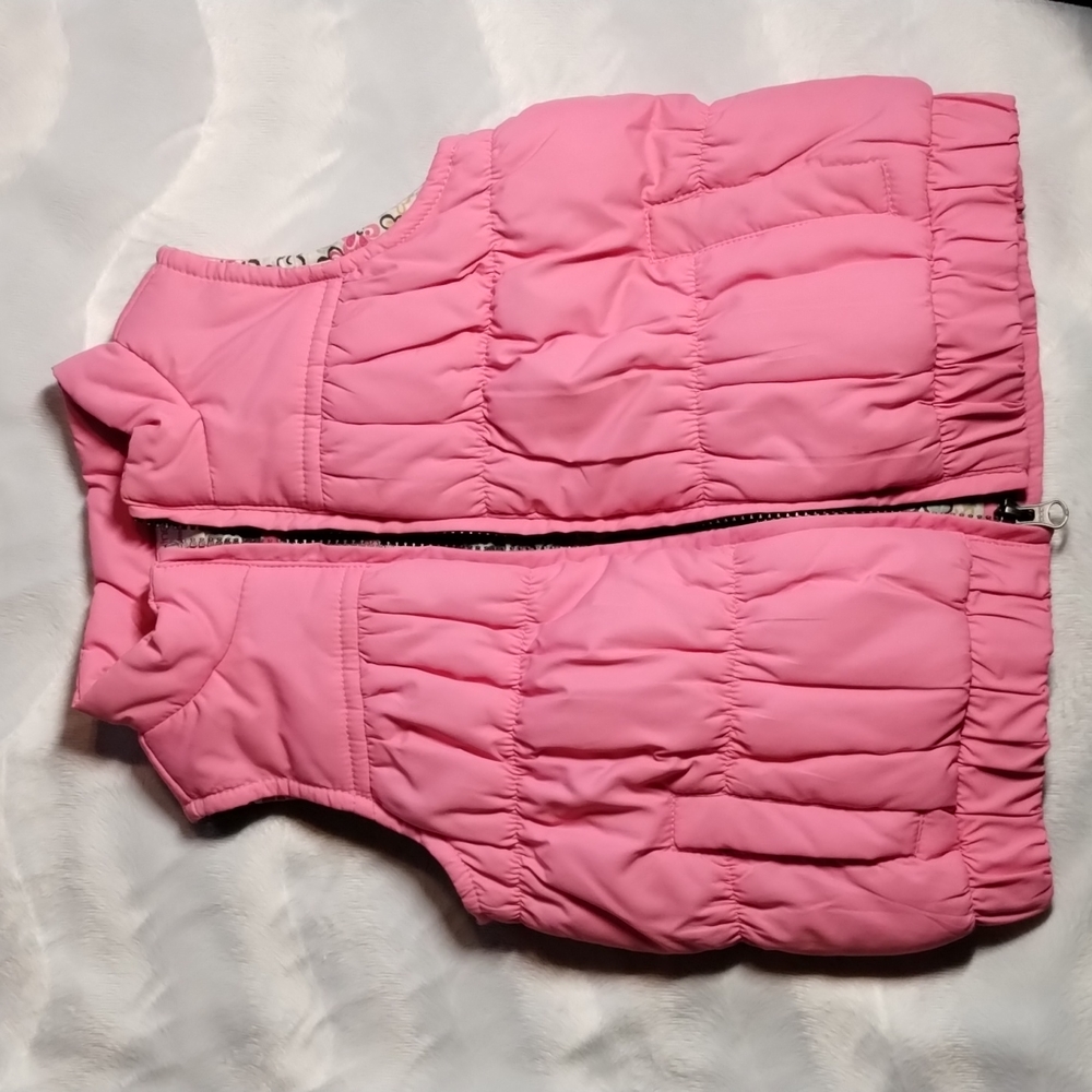 Sleeveless puffer jacket